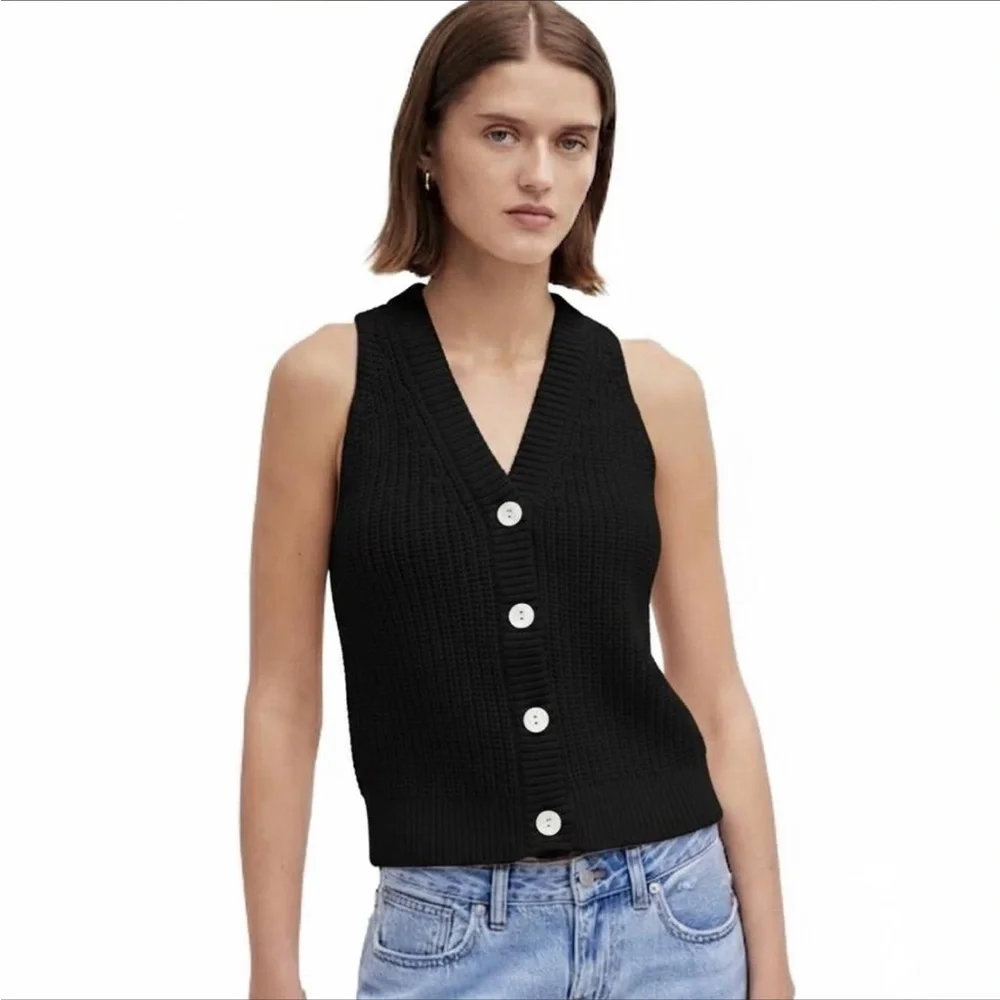 Madewell Black Ribbed Knit Button Vest with Contrast Buttons - Picture 3 of 3